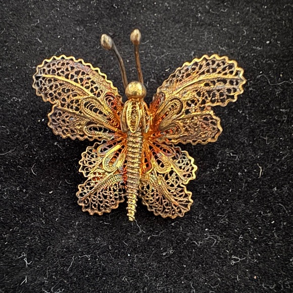 Brooch Gold Butterfly Stamped - Picture 1 of 3